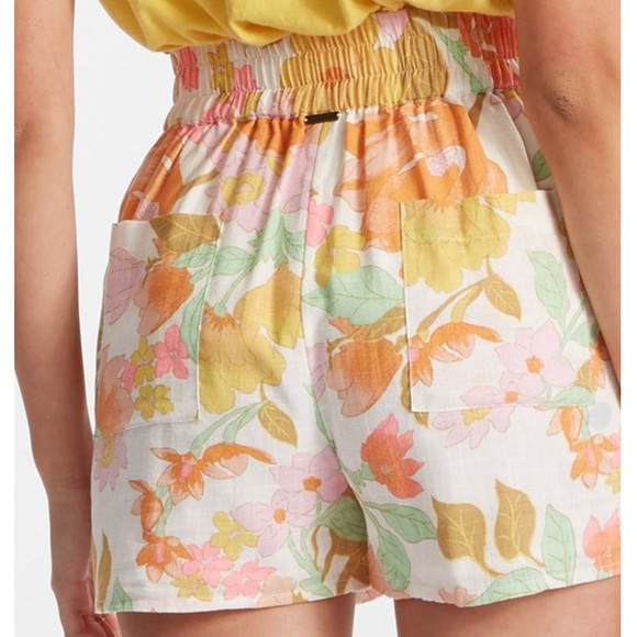 Billabong Love to Lounge shorts. Size small - Picture 2 of 3